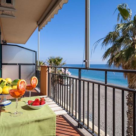 Loft Balcone Sul Mare Letojanni Exterior foto