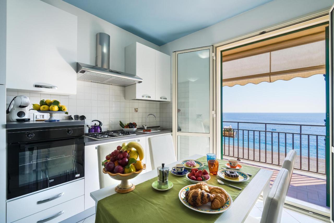 Loft Balcone Sul Mare Letojanni Exterior foto