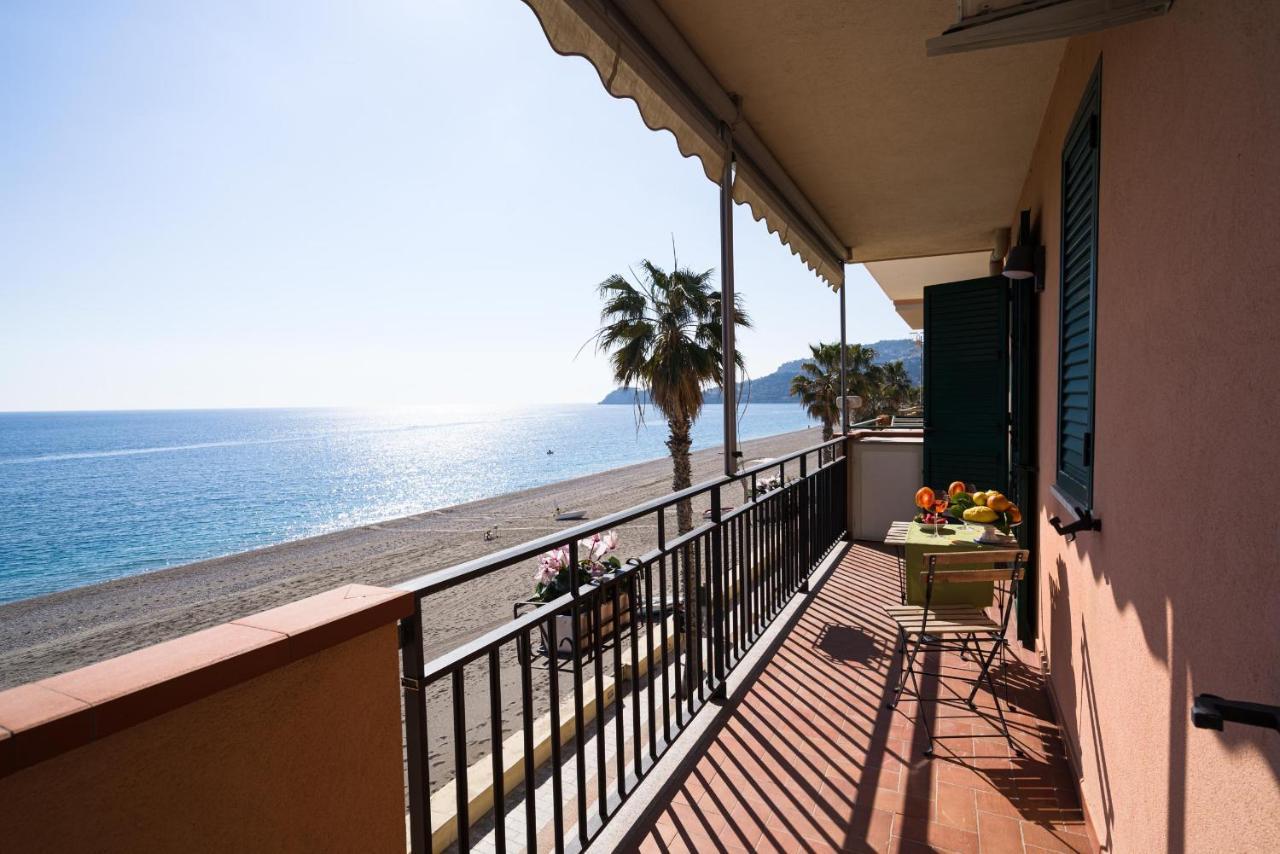 Loft Balcone Sul Mare Letojanni Exterior foto