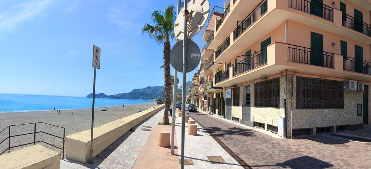 Loft Balcone Sul Mare Letojanni Exterior foto